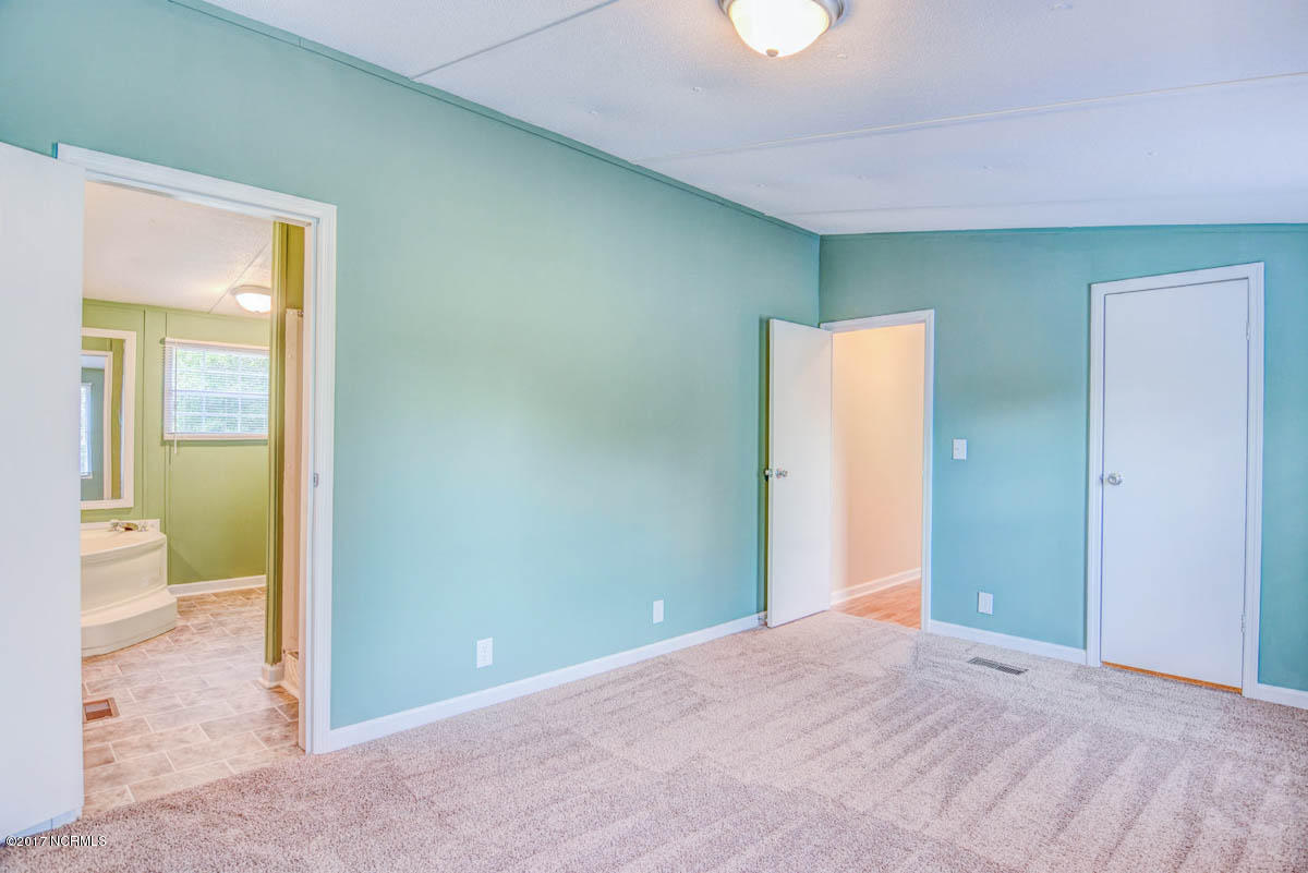 220 Chapel Ridge Road Richlands, NC 28574 - Photo 15 of 27 220 Chapel Ridge-20