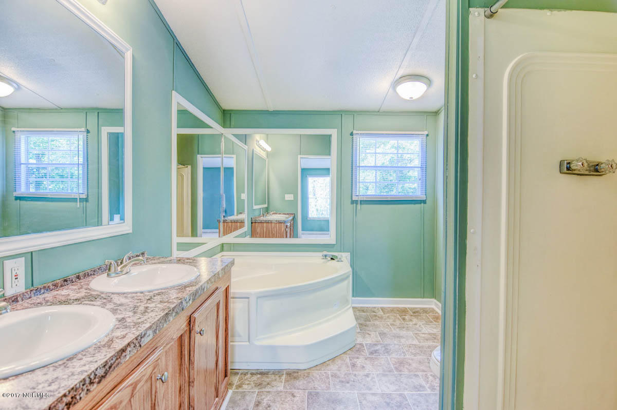 220 Chapel Ridge Road Richlands, NC 28574 - Photo 17 of 27 220 Chapel Ridge-22