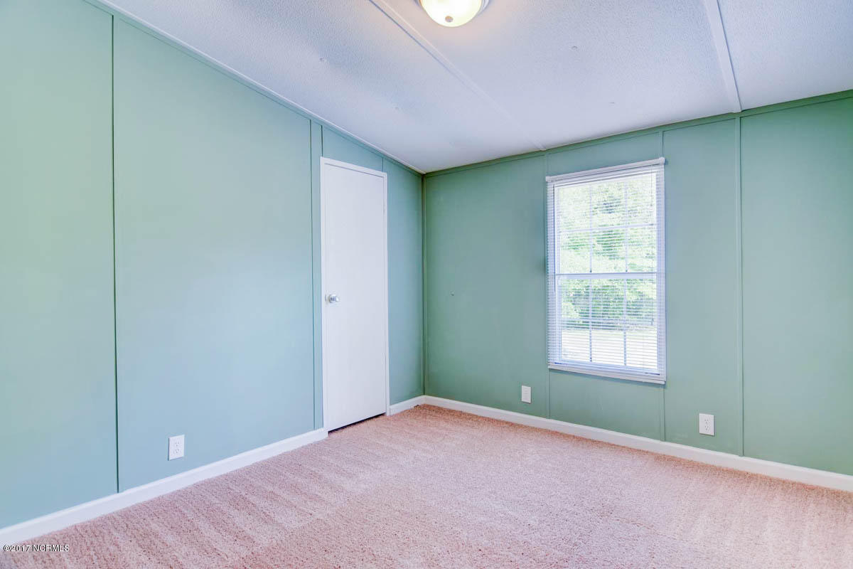 220 Chapel Ridge Road Richlands, NC 28574 - Photo 19 of 27 220 Chapel Ridge-24