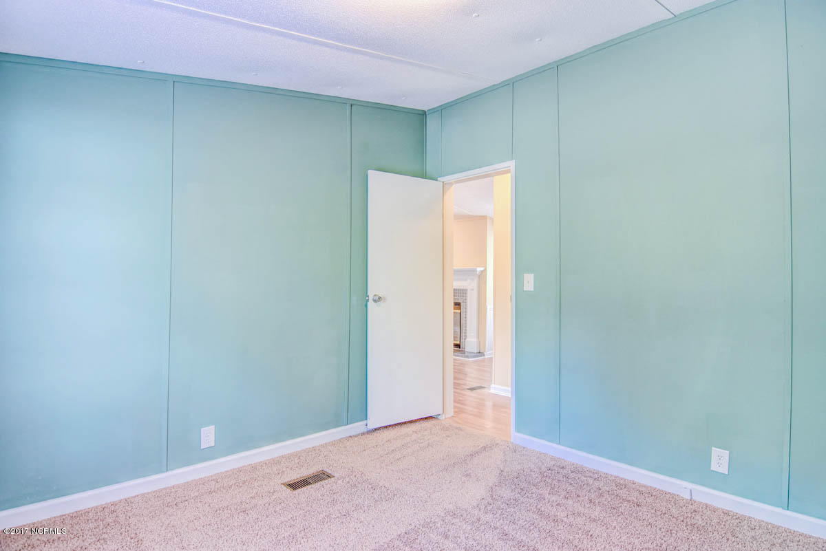 220 Chapel Ridge Road Richlands, NC 28574 - Photo 20 of 27 220 Chapel Ridge-25