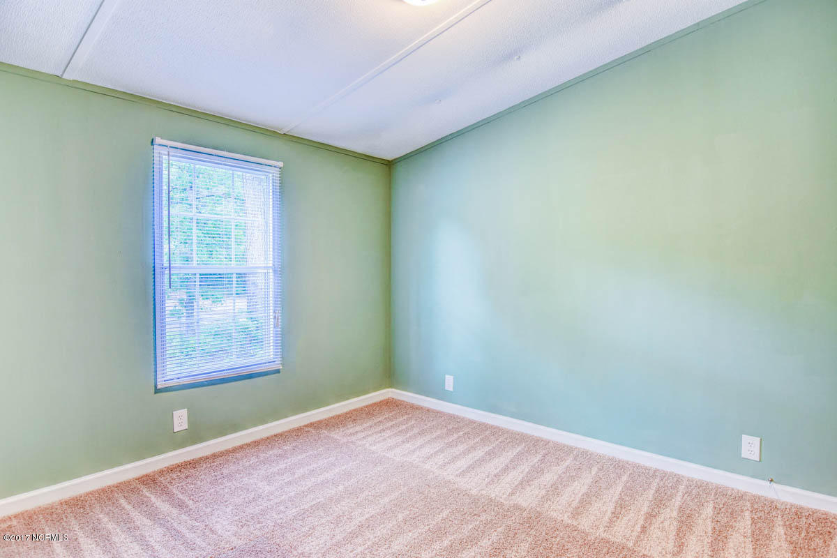 220 Chapel Ridge Road Richlands, NC 28574 - Photo 21 of 27 220 Chapel Ridge-27