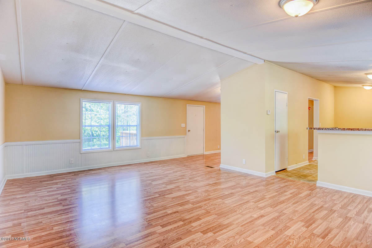 220 Chapel Ridge Road Richlands, NC 28574 - Photo 8 of 27 220 Chapel Ridge-12
