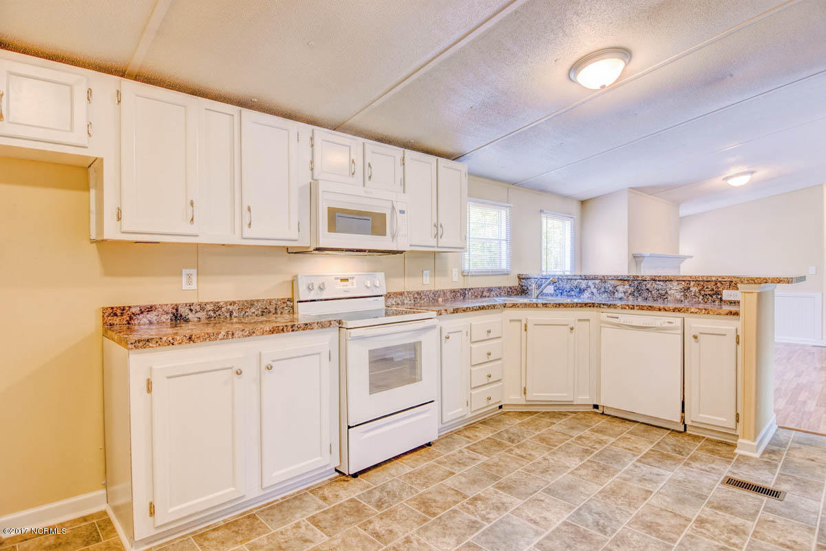 220 Chapel Ridge Road Richlands, NC 28574 - Photo 9 of 27 220 Chapel Ridge-13