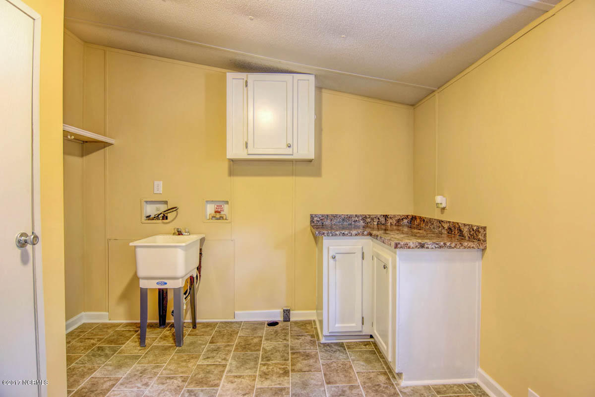 220 Chapel Ridge Road Richlands, NC 28574 - Photo 10 of 27 220 Chapel Ridge-15