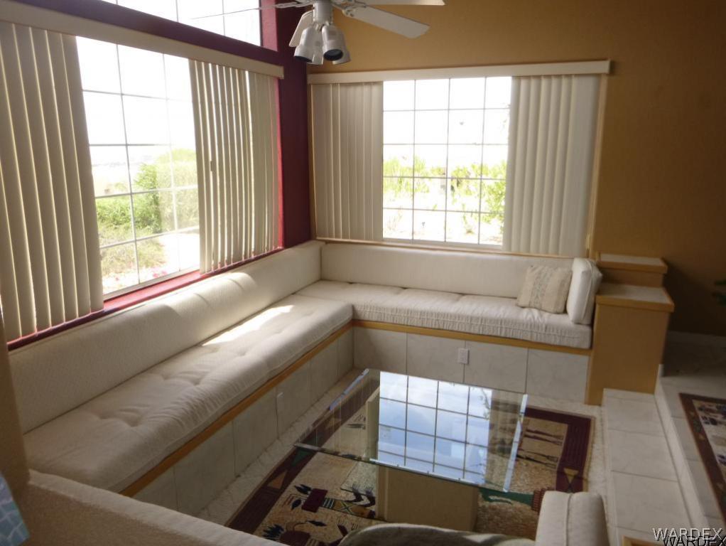 2073 Pegasus Ranch Road Bullhead City, AZ 86429 - Photo 6 of 36 Setting areaLiving Room