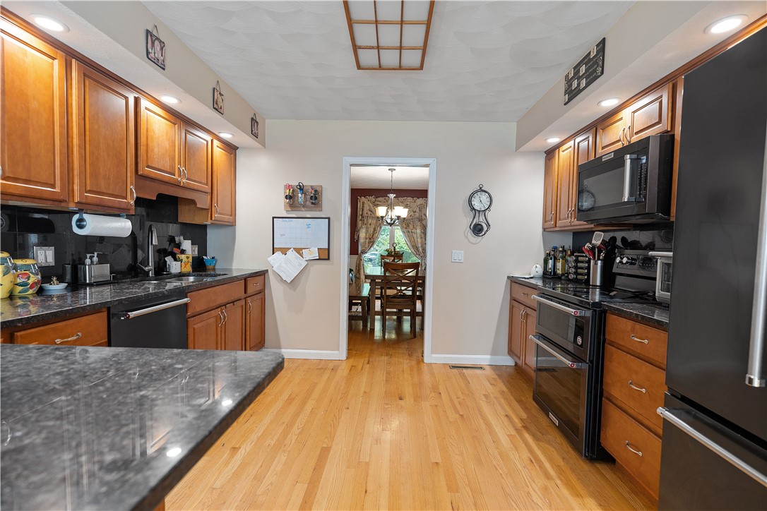 178 Council Rock Road Cranston, RI 02921 - Photo 12 of 40 Gallery Image 12