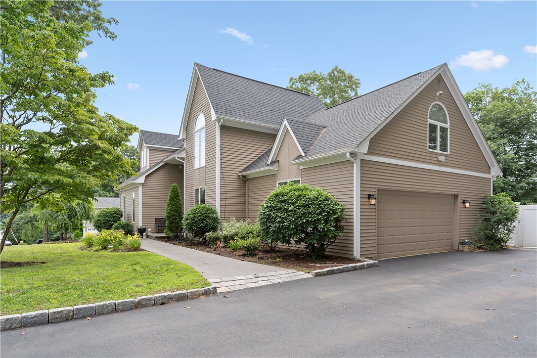 178 Council Rock Road Cranston, RI 02921 - Photo 4 of 40 Gallery Image 4