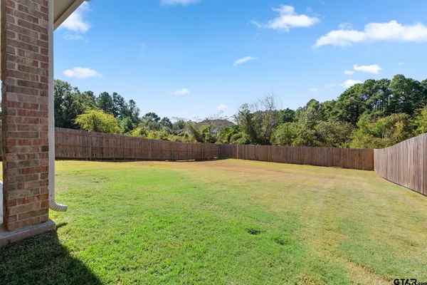 a view of a house with backyard and porch