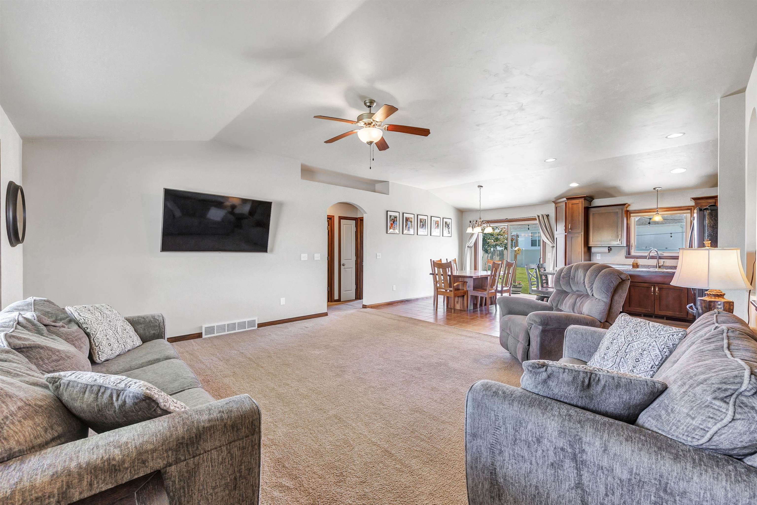 1659 Ontario Road Green Bay, WI 54311 - Photo 2 of 37