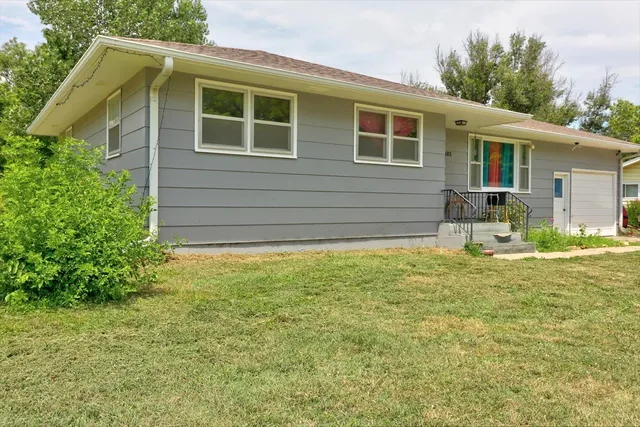 $114,900 | 105 South Wilson Street, Hillsboro, KS 67063