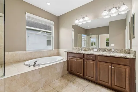 $549,900 | 17566 Buckingham Garden Drive, Lithia, FL 33547