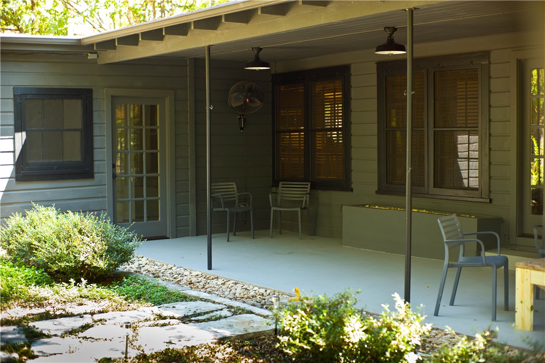 4504 Elwood Road Austin, TX 78722 - Photo 10 of 40