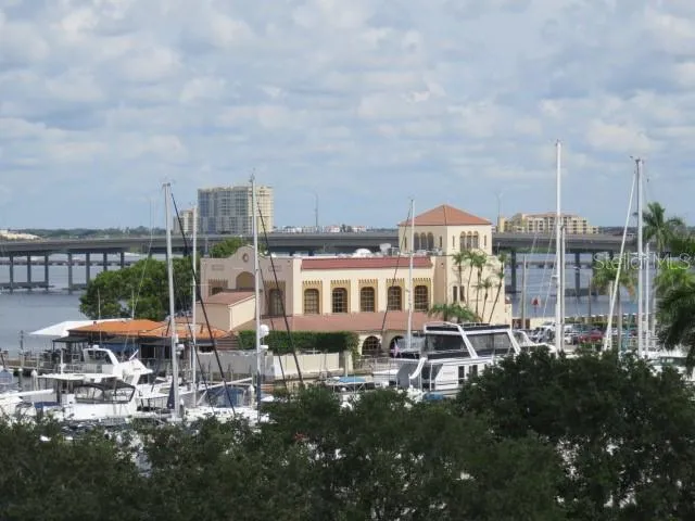 $2,100 | 1400 1st Avenue West, Unit 504, Bradenton, FL 34205