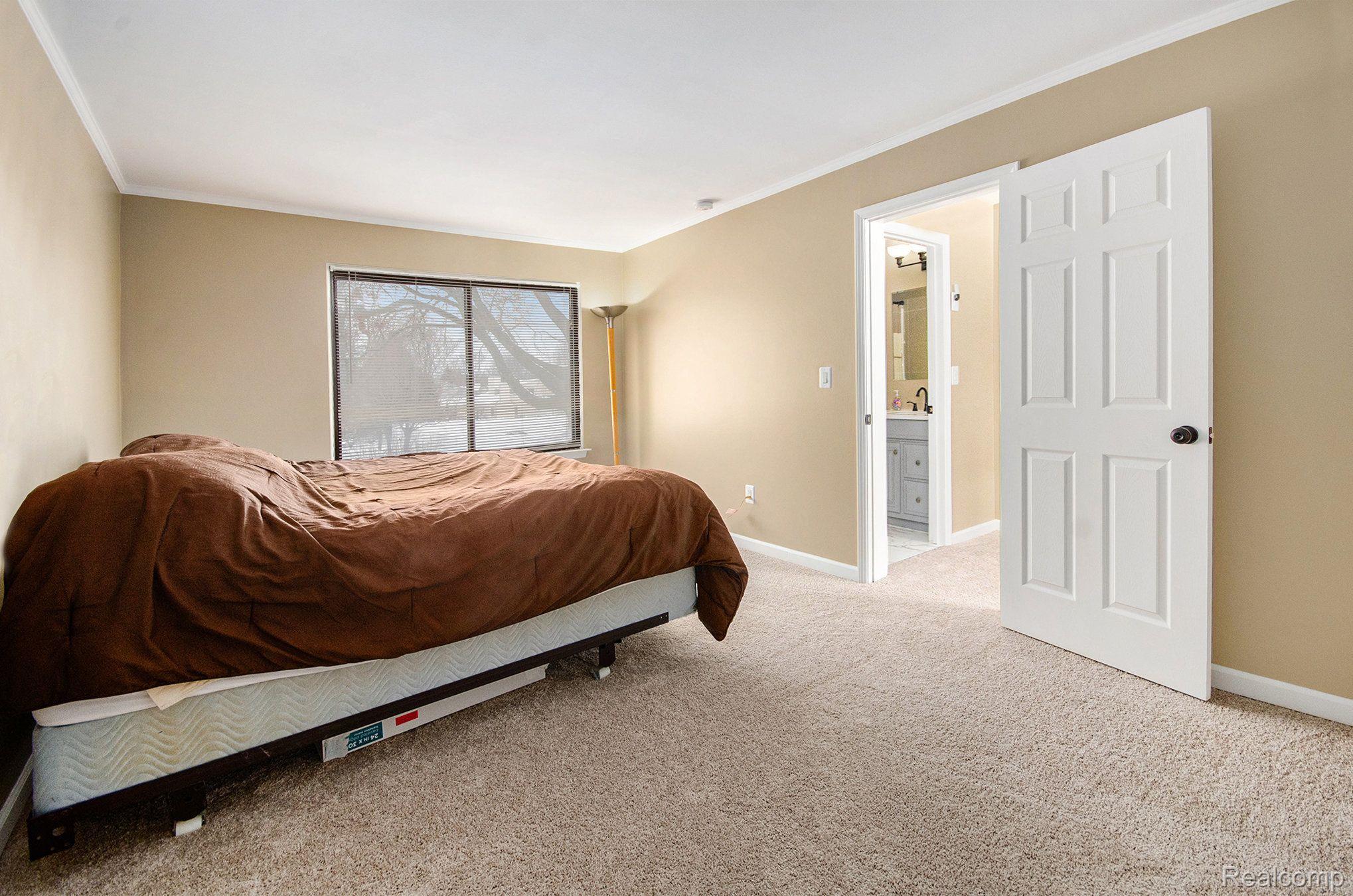 40241 Oak Tree Novi, MI 48375 - Photo 11 of 27 Gallery Image 11