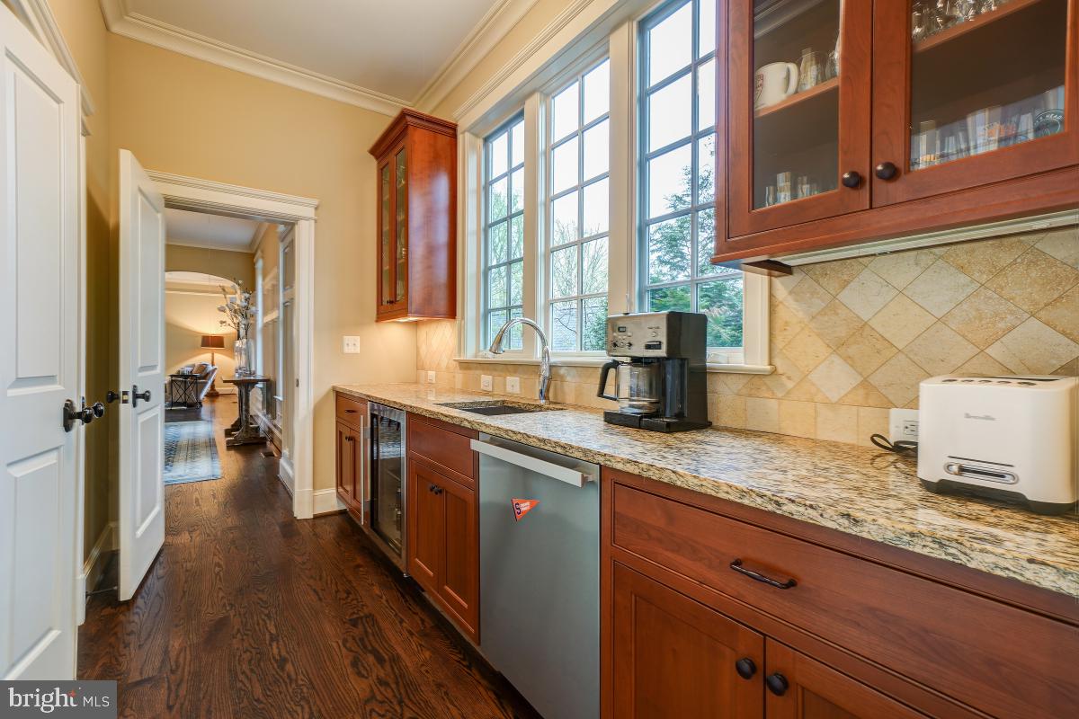 5607 Chesterbrook Road Bethesda, MD 20816 - Photo 24 of 65