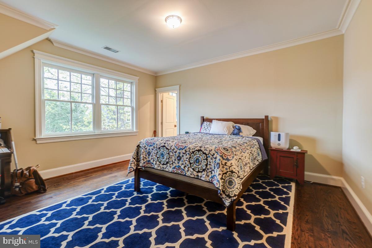 5607 Chesterbrook Road Bethesda, MD 20816 - Photo 38 of 65