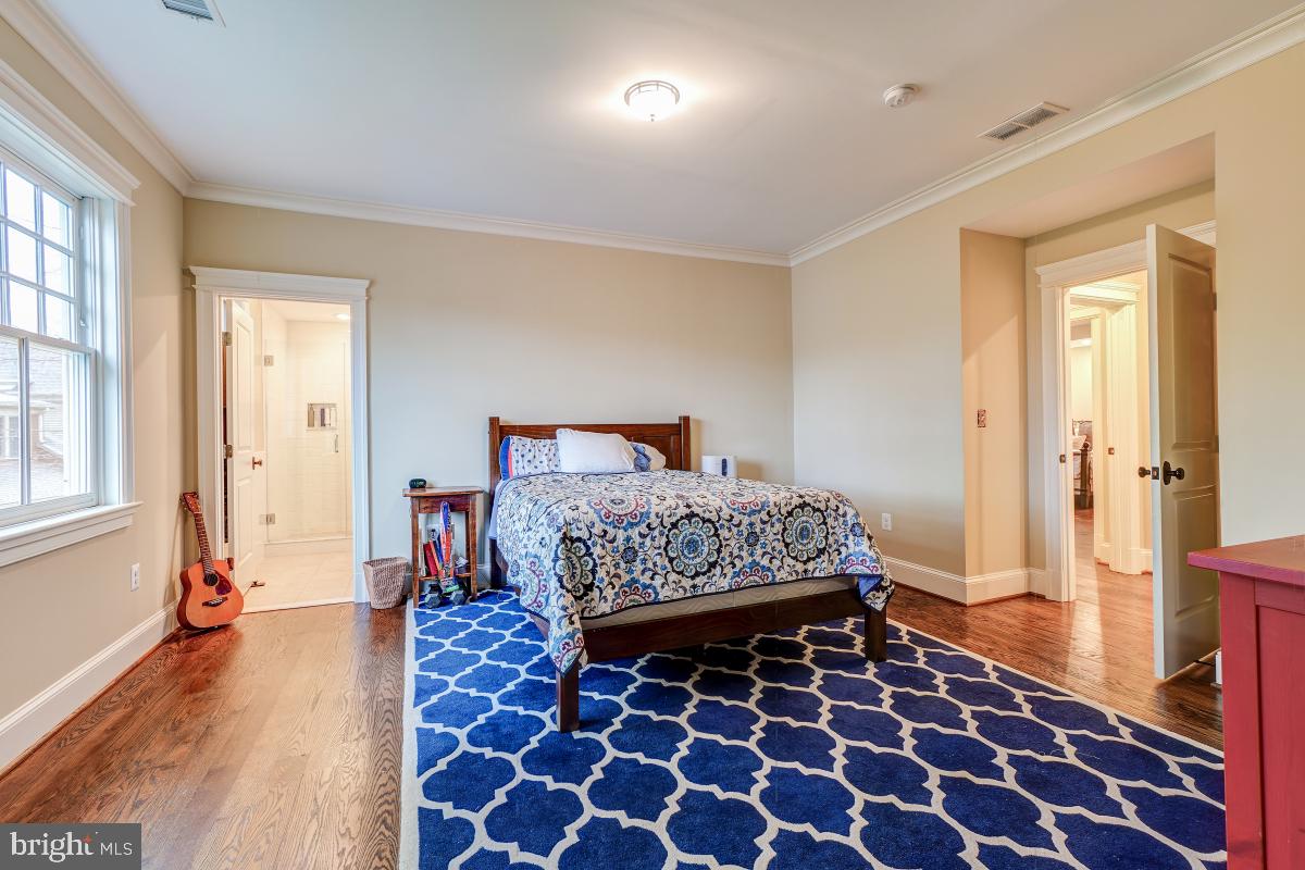 5607 Chesterbrook Road Bethesda, MD 20816 - Photo 39 of 65