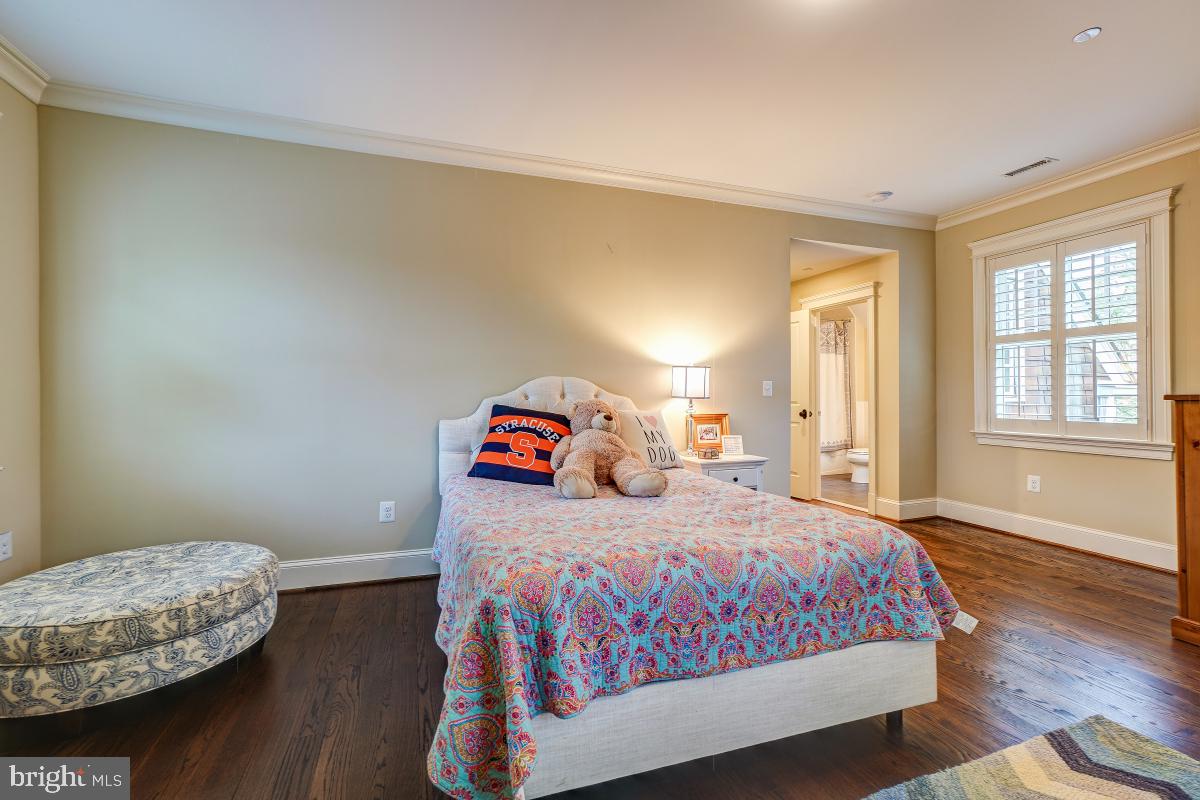 5607 Chesterbrook Road Bethesda, MD 20816 - Photo 48 of 65