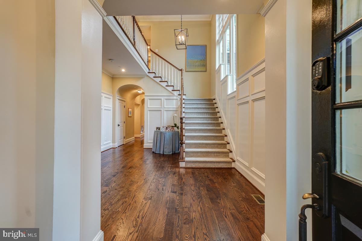 5607 Chesterbrook Road Bethesda, MD 20816 - Photo 6 of 65