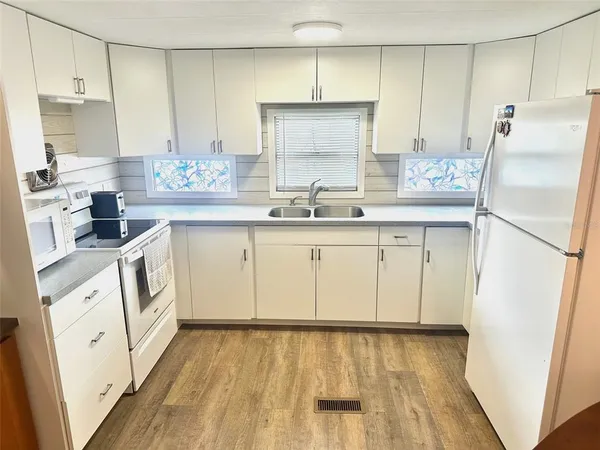 $84,500 | 9790 66th Street North, Unit 362, Pinellas Park, FL 33777