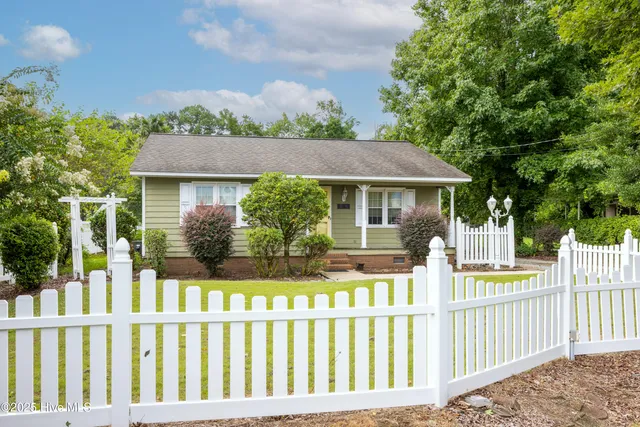 $179,900 | 816 Peachtree Road, Clinton, NC 28328