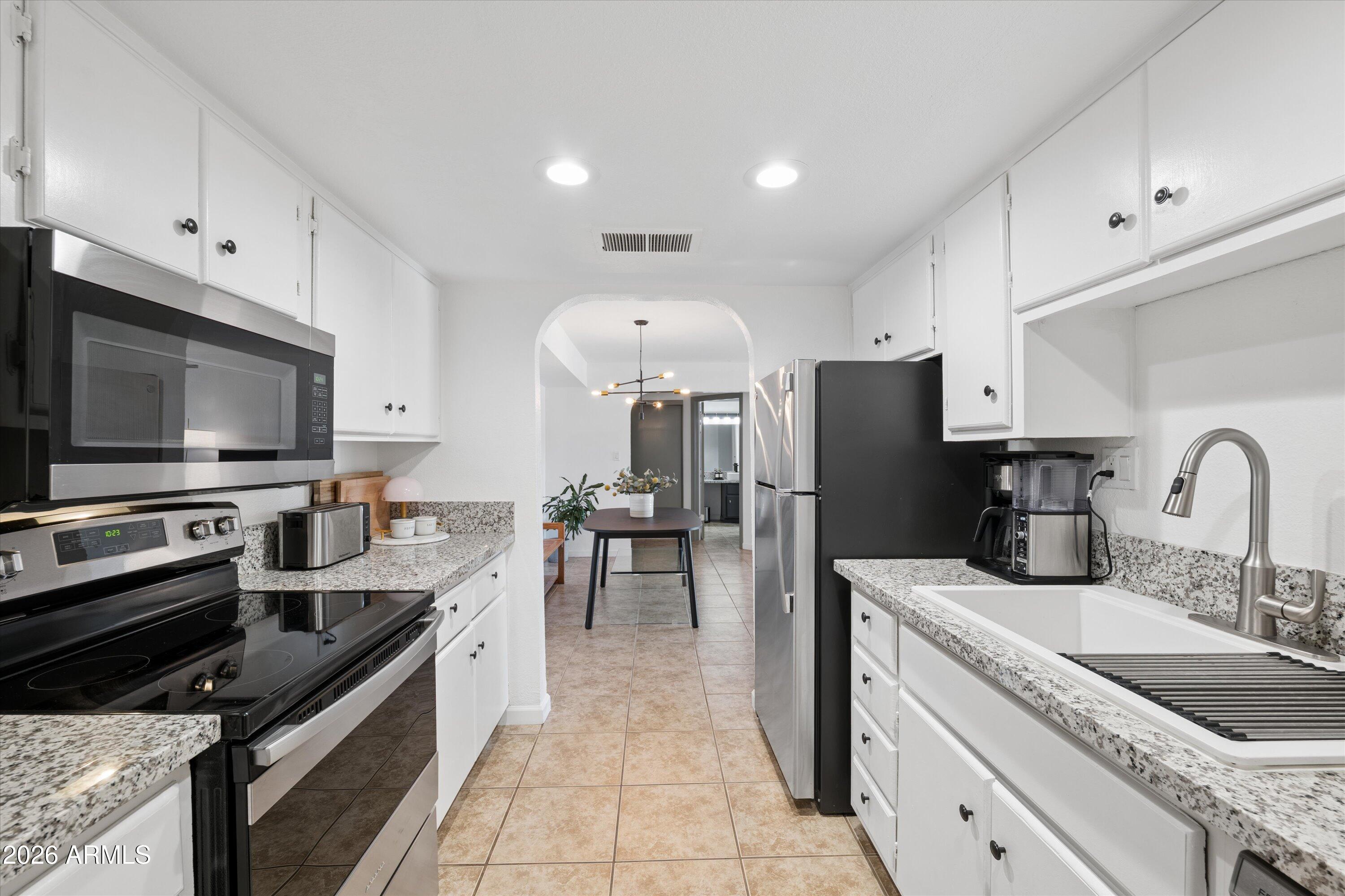 3825 East Camelback Road, Unit 186 Phoenix, AZ 85018 - Photo 1 of 30 15-P1751379