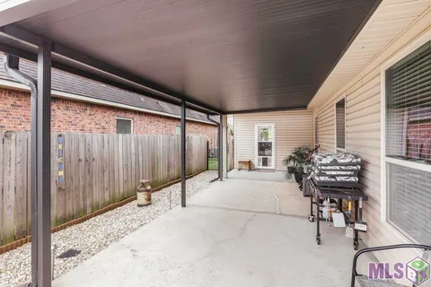 $329,000 | 17104 Sills Drive, Prairieville, LA 70769