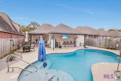 $329,000 | 17104 Sills Drive, Prairieville, LA 70769