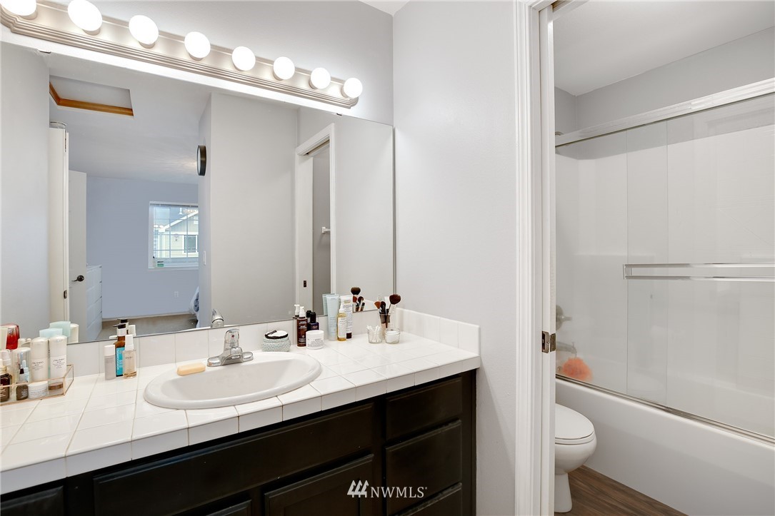 18879 108th Lane Southeast Renton, WA 98055 - Photo 14 of 22 Gallery Image 14