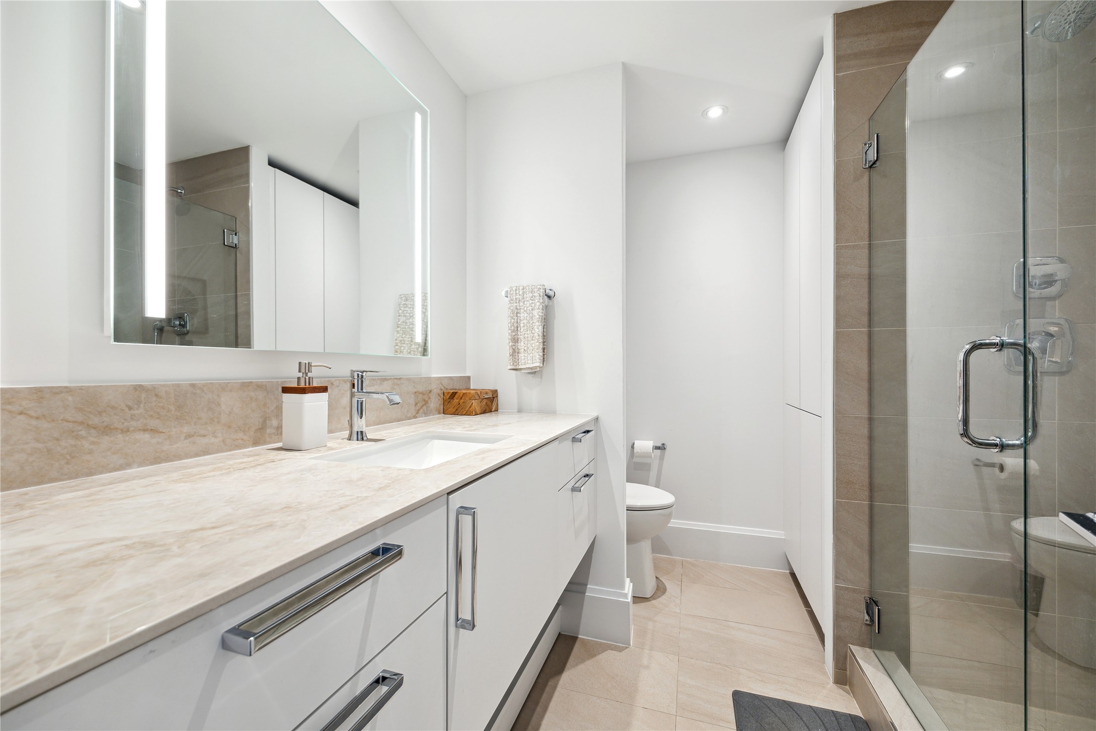 1701 Hermann Drive, Unit 23B Houston, TX 77004 - Photo 15 of 24 a bathroom with a sink a toilet and a mirror