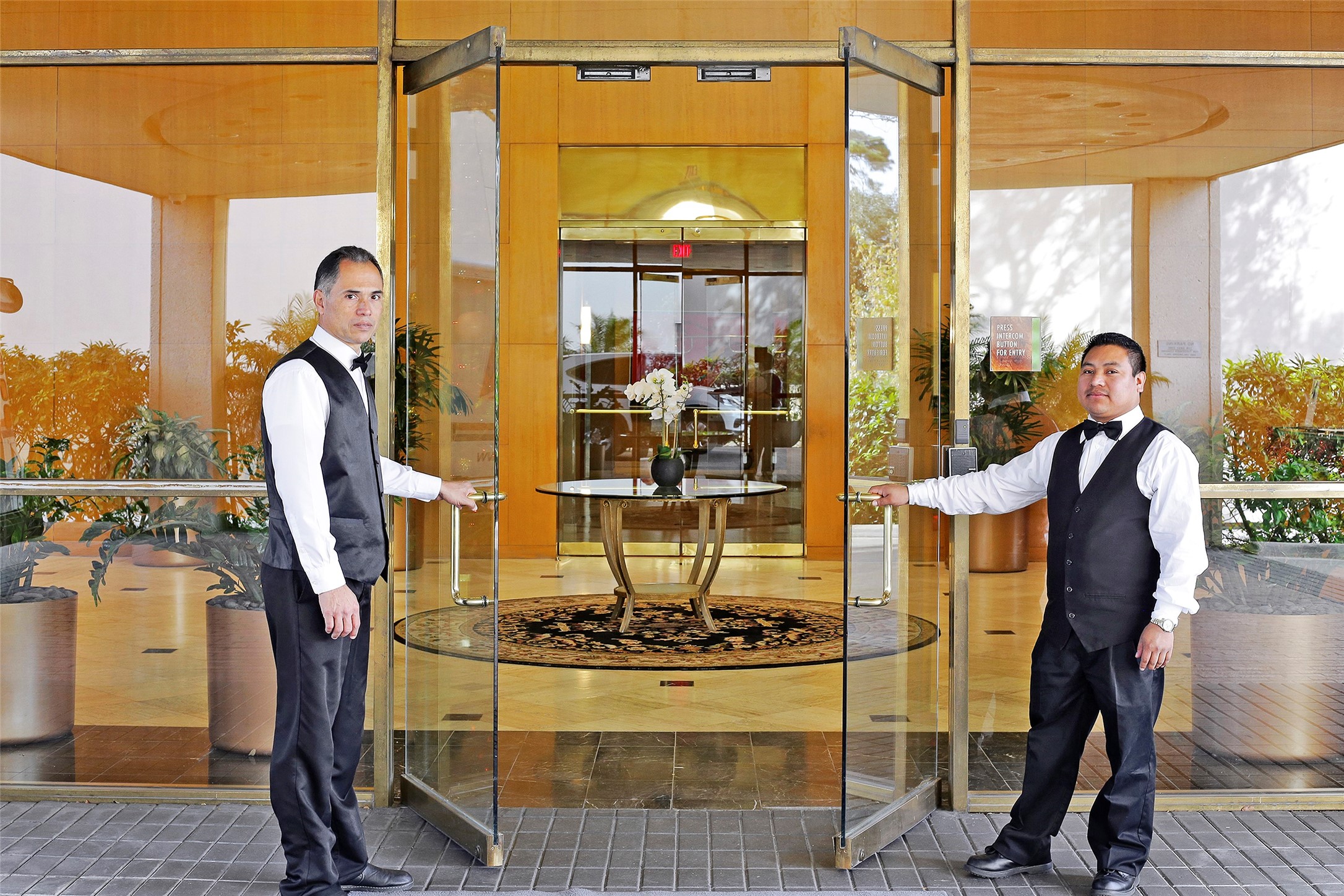 1701 Hermann Drive, Unit 23B Houston, TX 77004 - Photo 23 of 24 a room with gym equipment