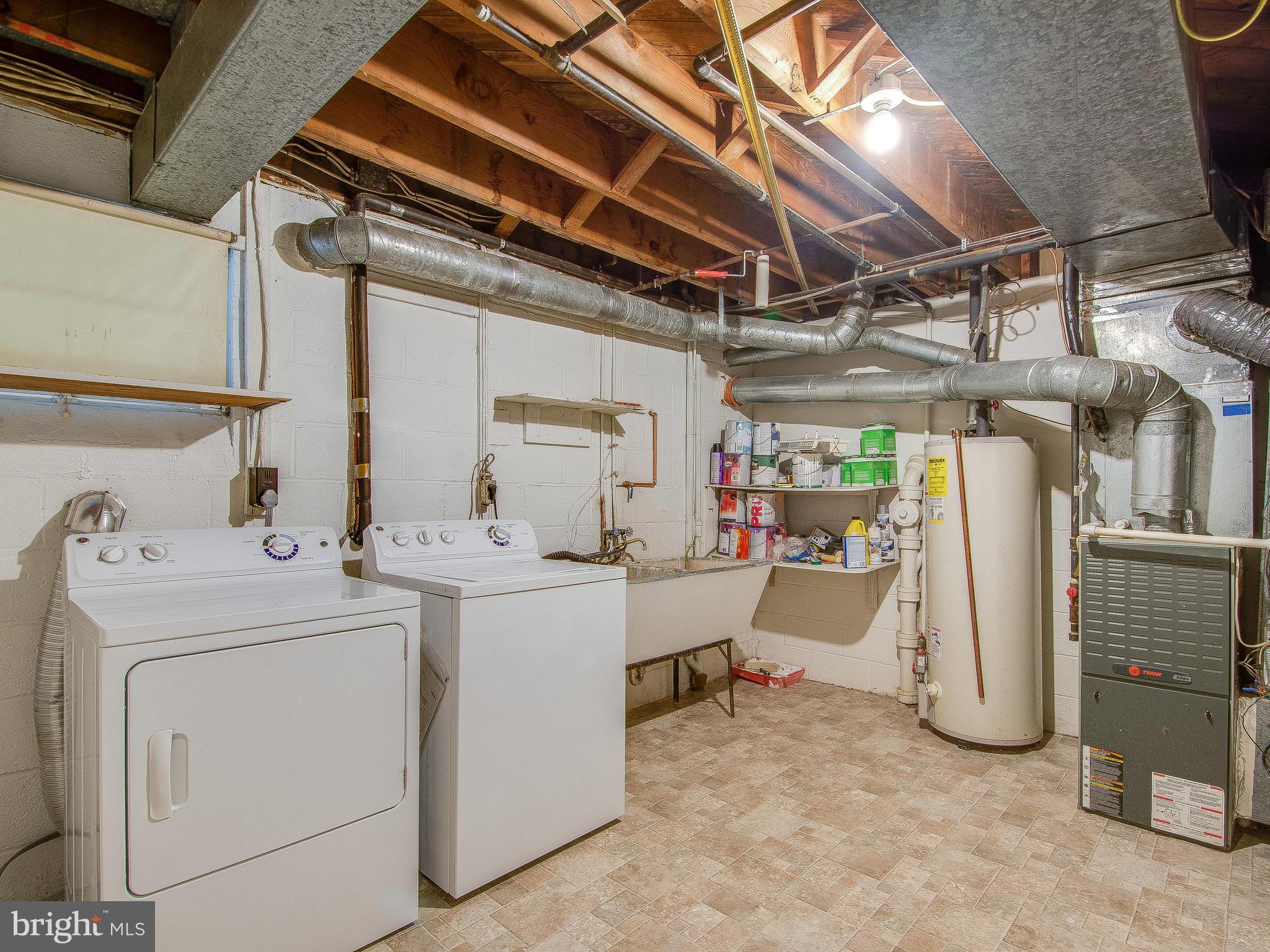 13245 Glenhill Road Silver Spring, MD 20904 - Photo 23 of 30 a utility room with dryer and washer