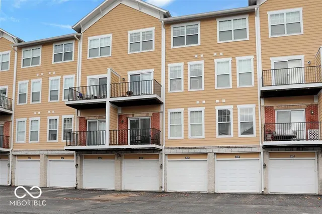 $2,400 | 1029 Reserve Way, Indianapolis, IN 46220