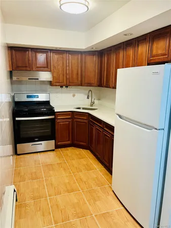 $2,600 | 240-41 68th Avenue, Unit 1 | Douglaston