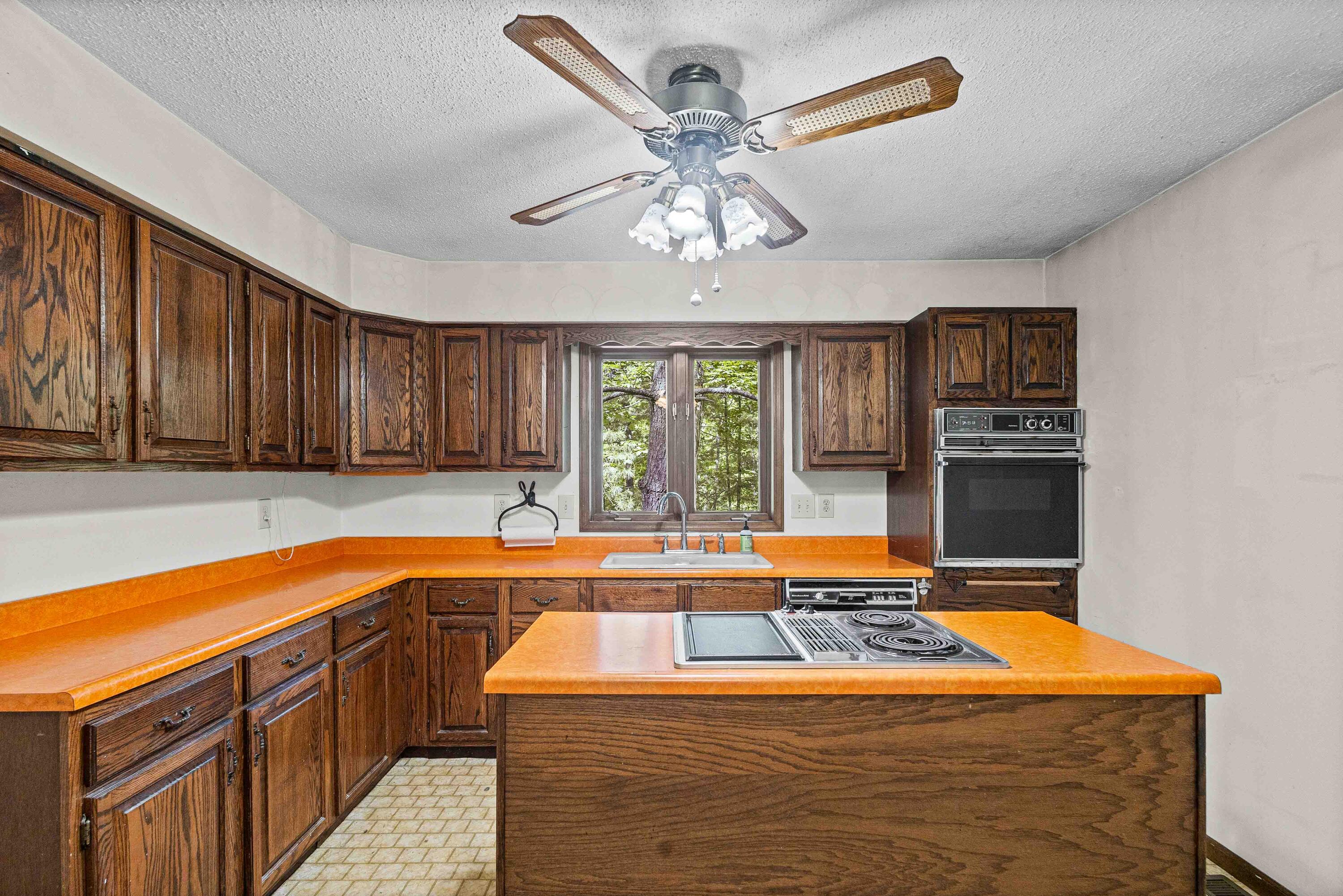 6220 South Schuster Road Columbia, MO 65203 - Photo 14 of 39 Kitchen