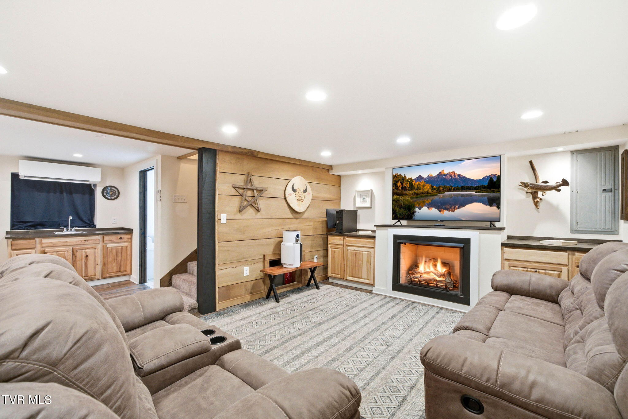 419 North Mohawk Drive Erwin, TN 37650 - Photo 29 of 54 25-web-or-mls-419 N_Mohawk-31