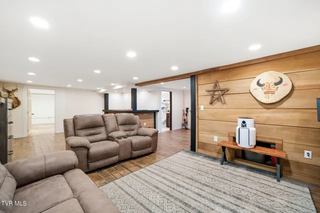 $385,000 | 419 North Mohawk Drive, Erwin, TN 37650