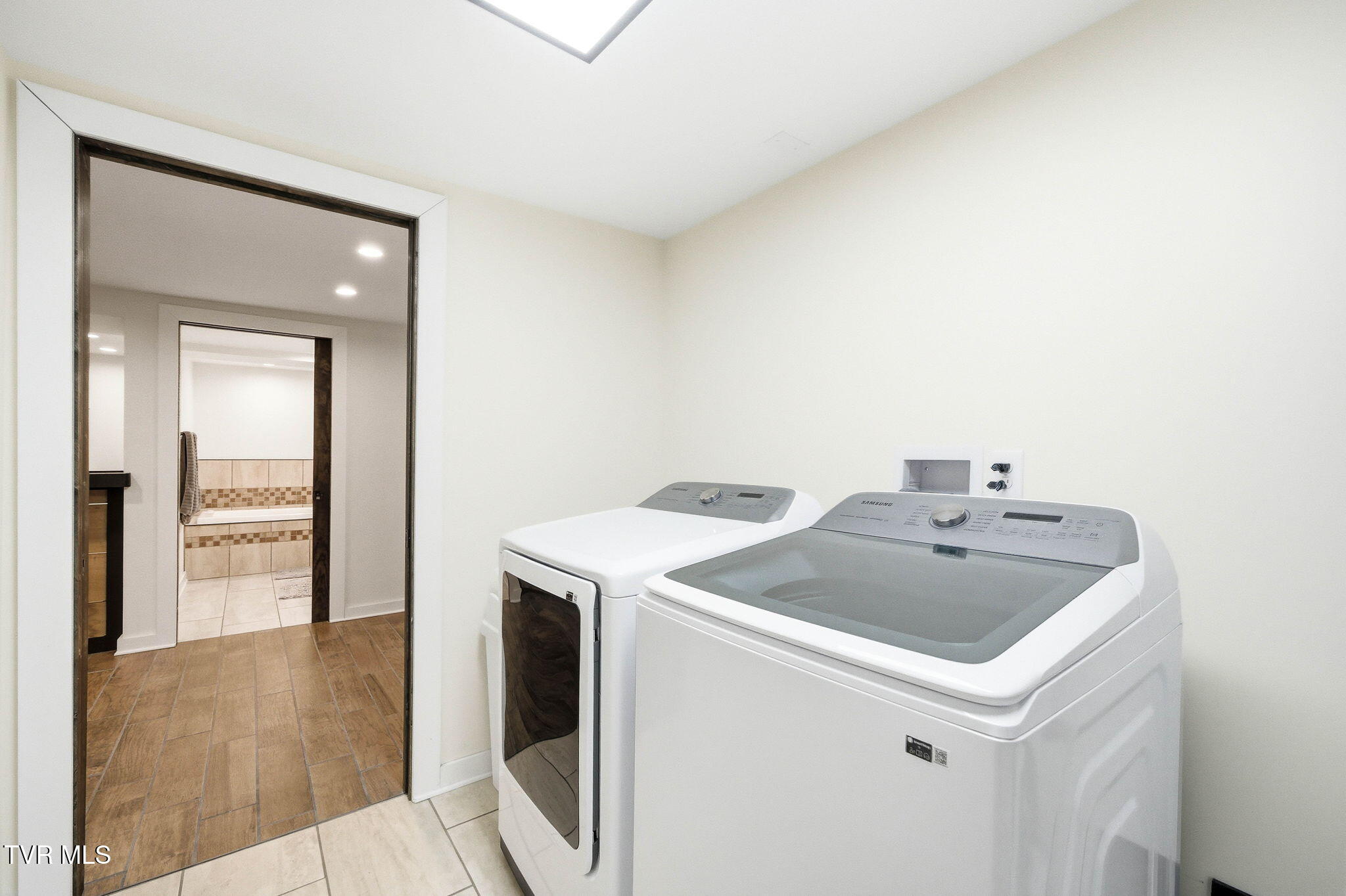 419 North Mohawk Drive Erwin, TN 37650 - Photo 39 of 54 36-web-or-mls-419 N_Mohawk-41