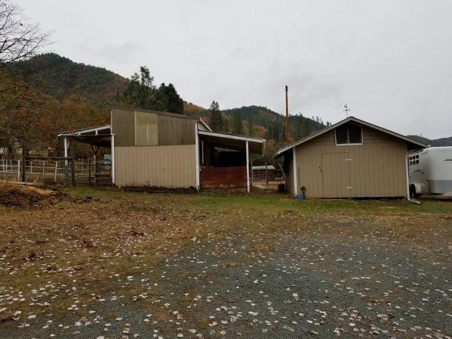 2772 Wards Creek Road Rogue River, OR 97537 - Photo 3 of 5 pic3