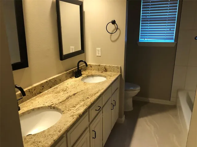 $2,950 | 10172 Wandering Way Street, Benbrook, TX 76126