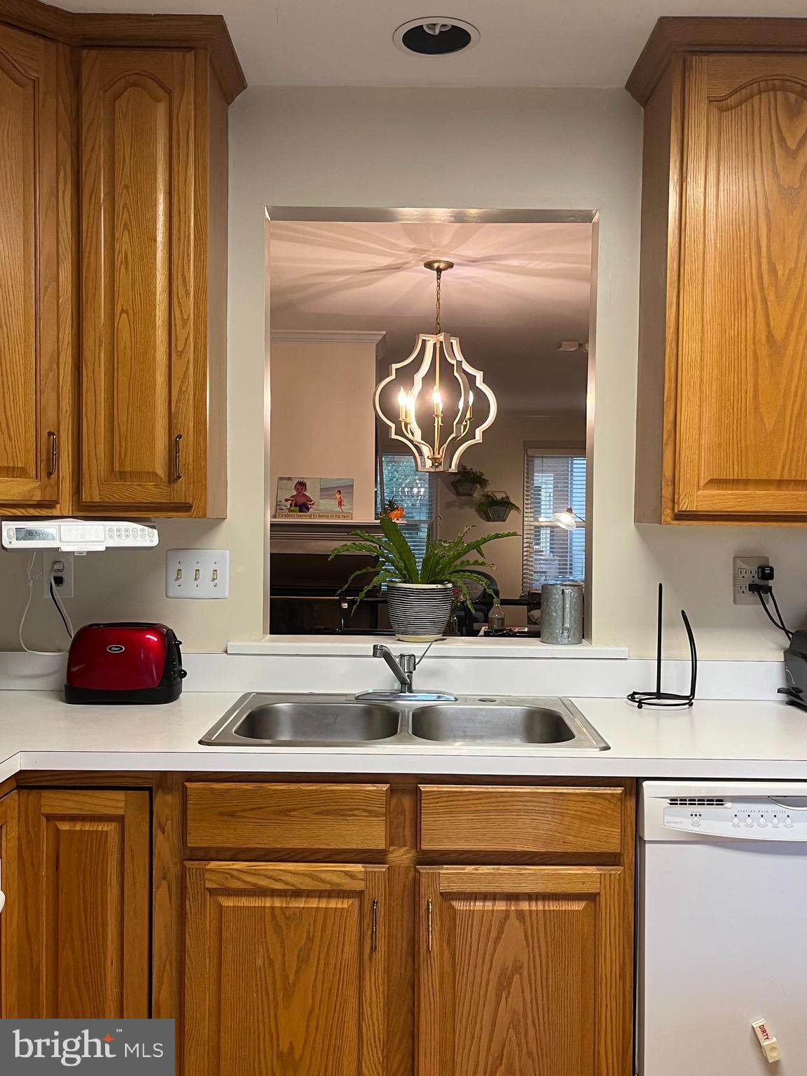 422 Little Quarry Road Gaithersburg, MD 20878 - Photo 16 of 51 Pass-Thru To Dining Room
