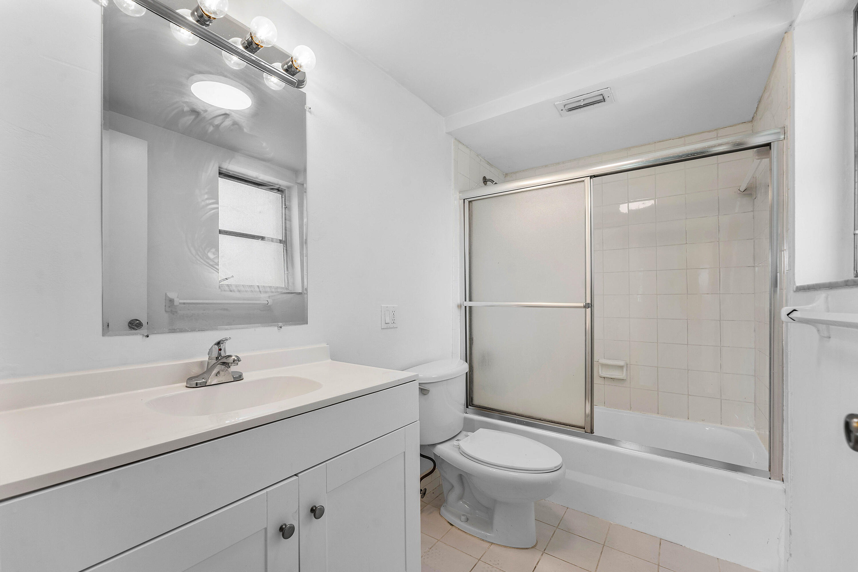 22725 Southwest 66th Avenue, Unit 103 Boca Raton, FL 33428 - Photo 11 of 14 Second Bathroom – TubShower Combo