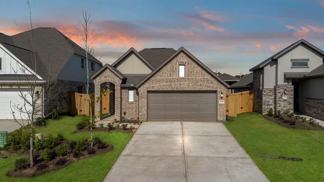 $369,990 | 1068 Shl Crk Trail, Conroe, TX 77304
