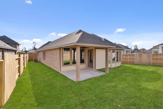 $369,990 | 1068 Shl Crk Trail, Conroe, TX 77304