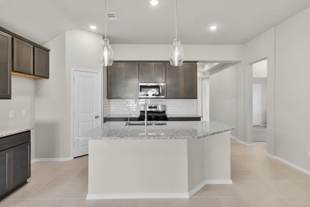 $369,990 | 1068 Shl Crk Trail, Conroe, TX 77304