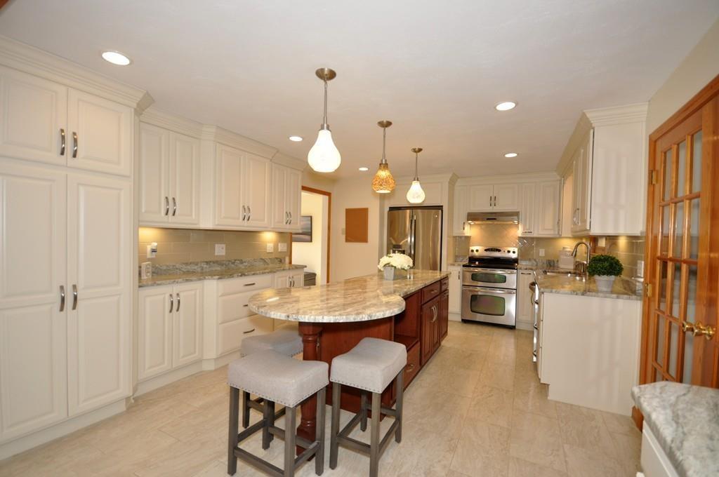 72 Crimson Road Billerica, MA 01821 - Photo 4 of 37