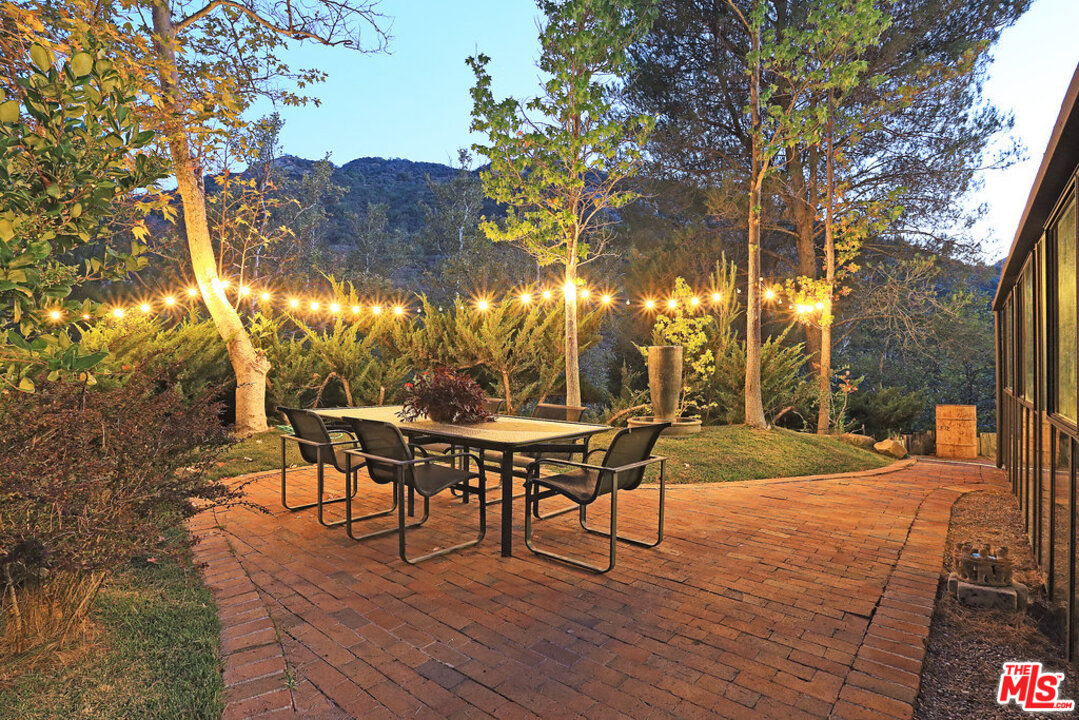 25901 Piuma Road Calabasas, CA 91302 - Photo 15 of 25