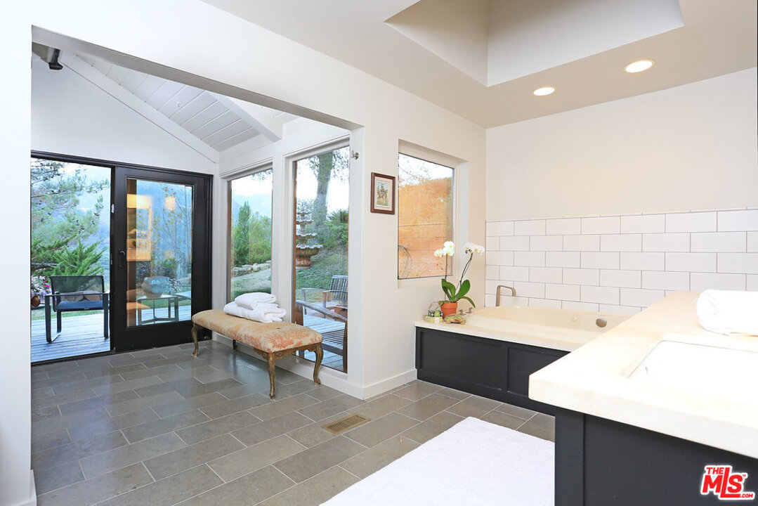 25901 Piuma Road Calabasas, CA 91302 - Photo 17 of 25