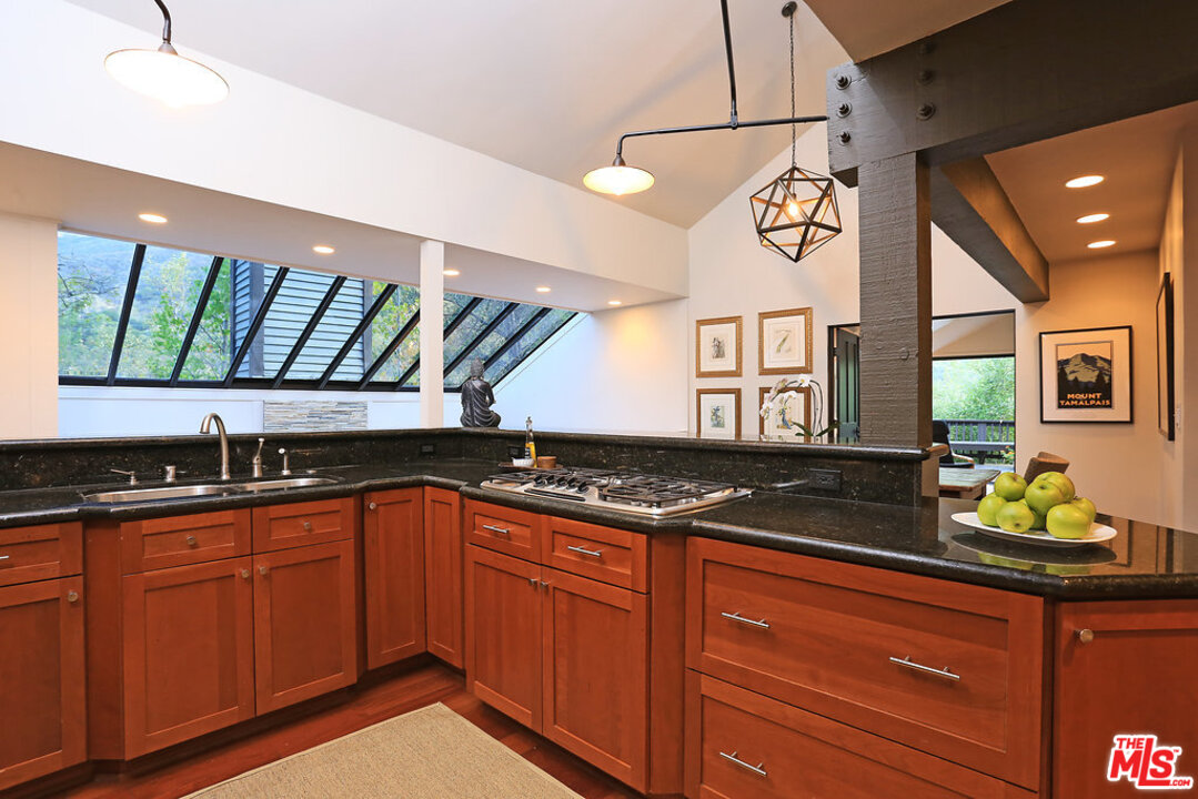 25901 Piuma Road Calabasas, CA 91302 - Photo 9 of 25