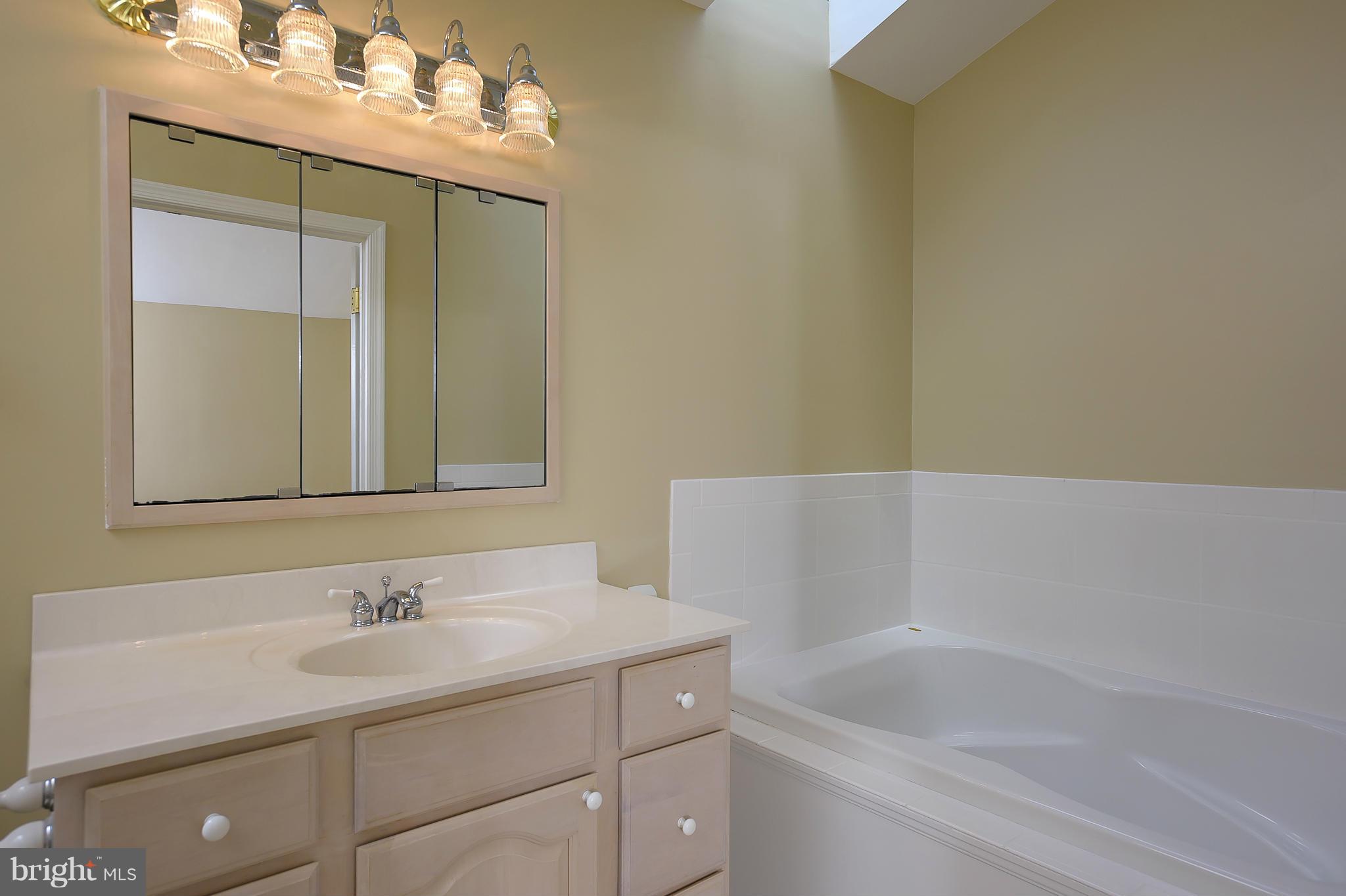 6089 Loventree Road Columbia, MD 21044 - Photo 15 of 30 Bath (Master)